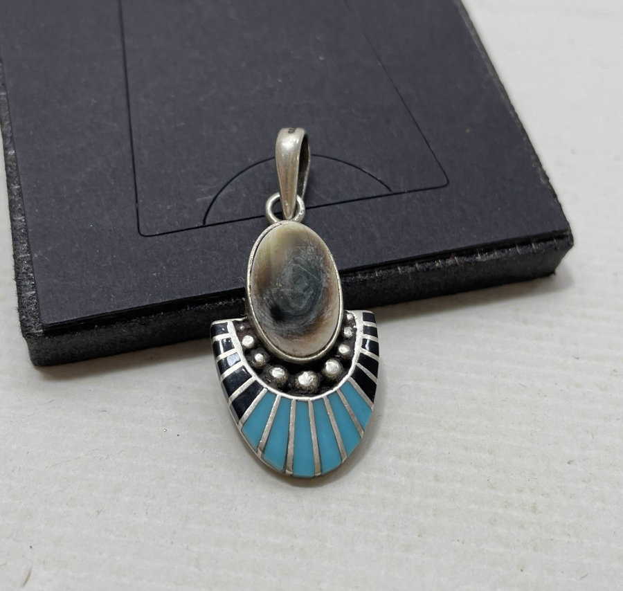 ÜZERİ DOĞAL TAŞLI ÖZEL YAPIM GÜMÜŞ KOLYE UCU