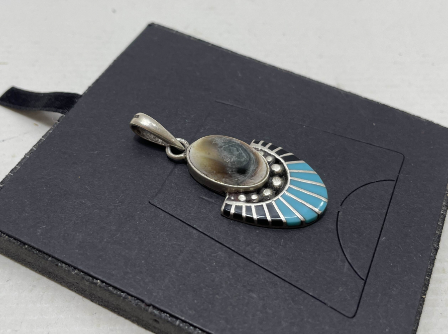 ÜZERİ DOĞAL TAŞLI ÖZEL YAPIM GÜMÜŞ KOLYE UCU