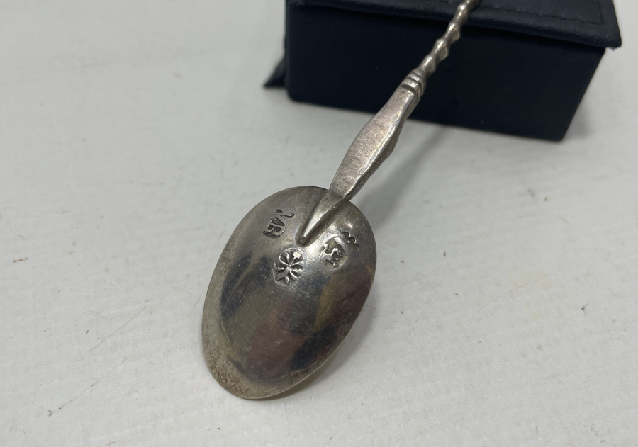 KABARTMA İŞÇİLİKLİ ANTİKA GÜMÜŞ KAŞIK