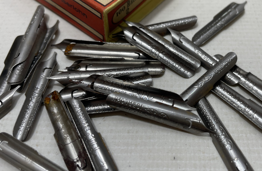 ORJİNAL KUTUSUNDA OSMANLI DÖNEMİ OSMANLICA YAZILI DİVİT UÇLARI