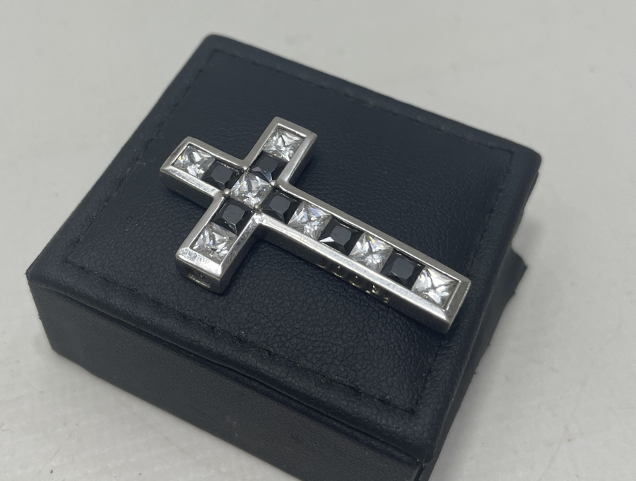 HAÇ FORMUNDA LAL VE MARGAZİT TAŞLI GÜMÜŞ KOLYE