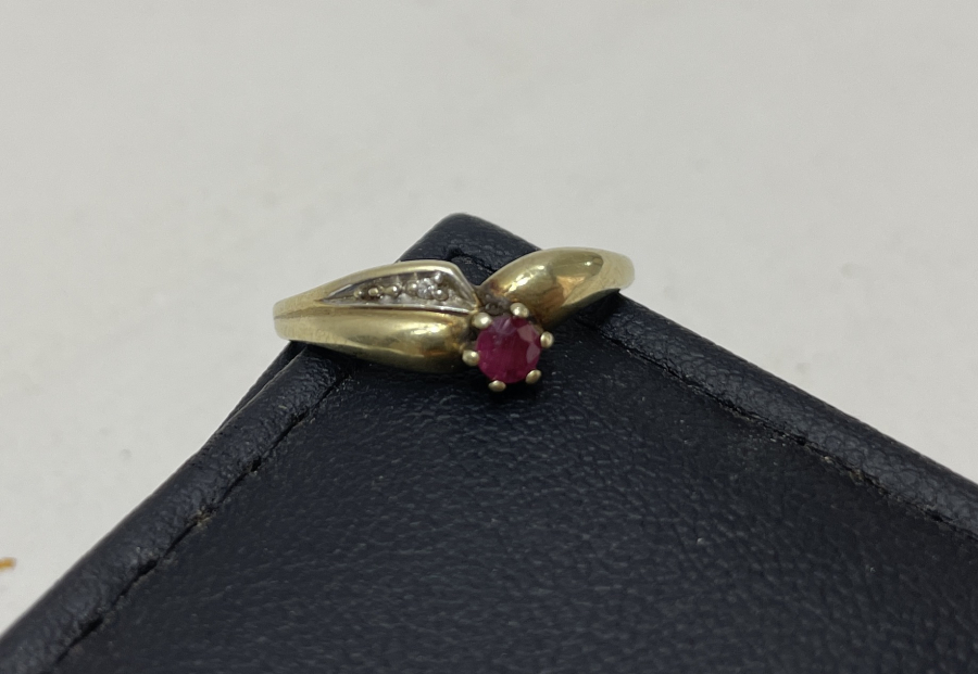 YAKUT VE PIRLANTA TAŞLI ZİHGİR FORMUNDA ANTİKA ALTIN YÜZÜK