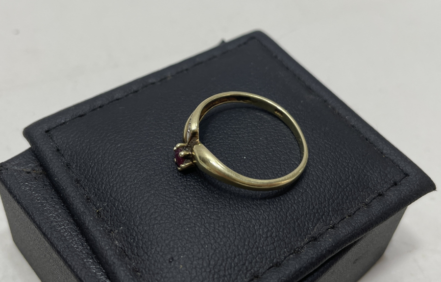 YAKUT VE PIRLANTA TAŞLI ZİHGİR FORMUNDA ANTİKA ALTIN YÜZÜK