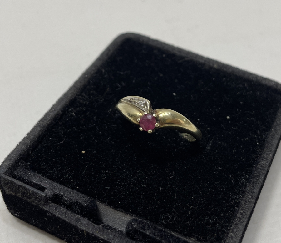 YAKUT VE PIRLANTA TAŞLI ZİHGİR FORMUNDA ANTİKA ALTIN YÜZÜK