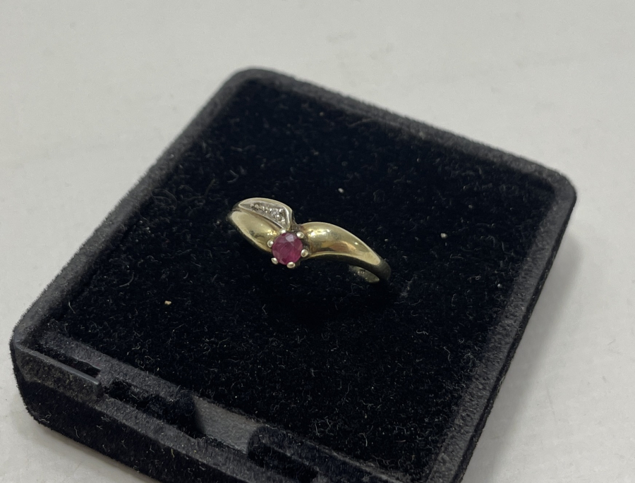 YAKUT VE PIRLANTA TAŞLI ZİHGİR FORMUNDA ANTİKA ALTIN YÜZÜK