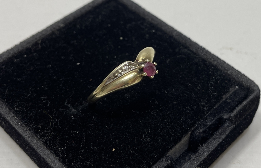 YAKUT VE PIRLANTA TAŞLI ZİHGİR FORMUNDA ANTİKA ALTIN YÜZÜK