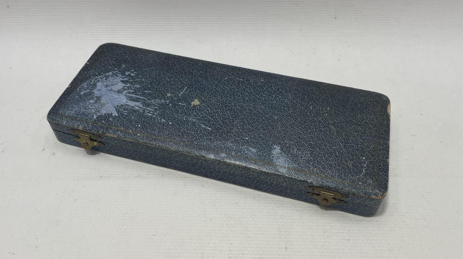 1900 BAŞLARI KUTUSUNDA KATALİN YAZI TAKIMI