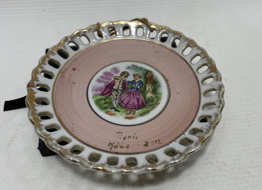 1900 BAŞLARI SANATÇI İMZALI ANTİKA PORSELEN MİNİ DUVAR TABAĞI