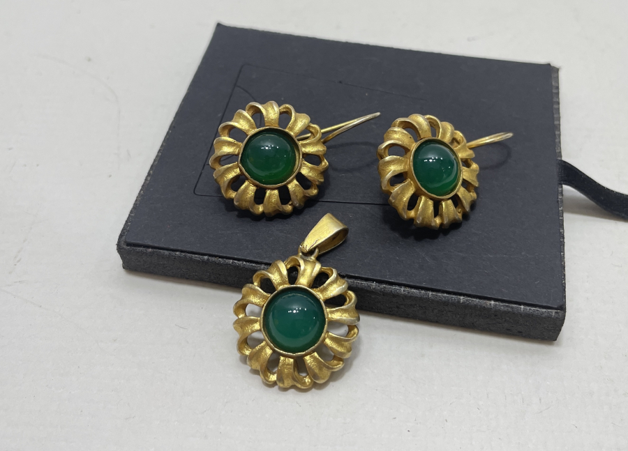 GÜMÜŞ ÜZERİ ALTIN KAPLAMA YEŞİM TAŞLI TAKIM