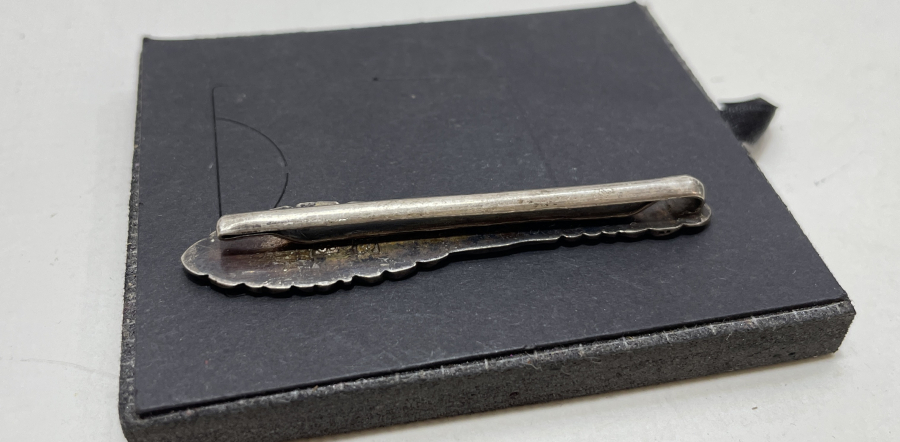 KABARTMA İŞÇİLİKLİ ANTİKA GÜMÜŞ KRAVAT İĞNESİ