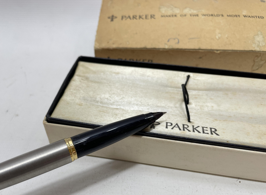 ORJİNAL KUTUSUNDA PARKER MARKA DOLMA KALEM