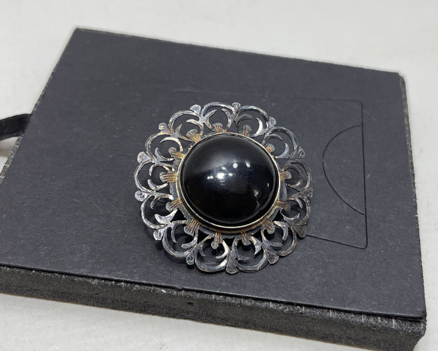 TESTERE VE KALEM İŞÇİLİKLİ OLTU TAŞLI ÖZEL YAPIM GÜMÜŞ BROŞ