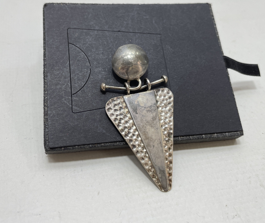 ÖZEL YAPIM OK FORMUNDA GÜMÜŞ KOLYE