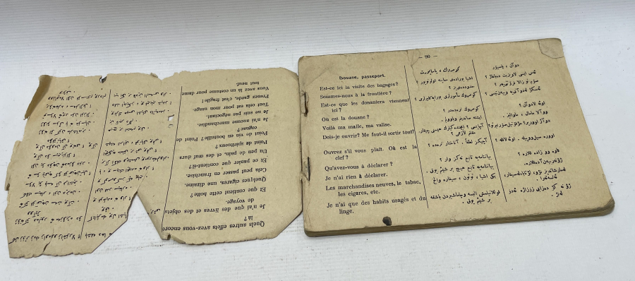 ÜZERİNDE ÇEŞİTLİ MİLLETLERİN BAYRAKLARININ BULUNDUĞU NADİR FRANSIZCA OSMANLICA SÖZLÜK