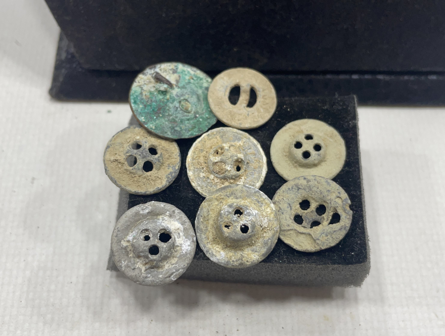 1. DÜNYA SAVAŞI DÖNEMİ İNGİLİZ ASKER DÜĞMELERİ LOTU