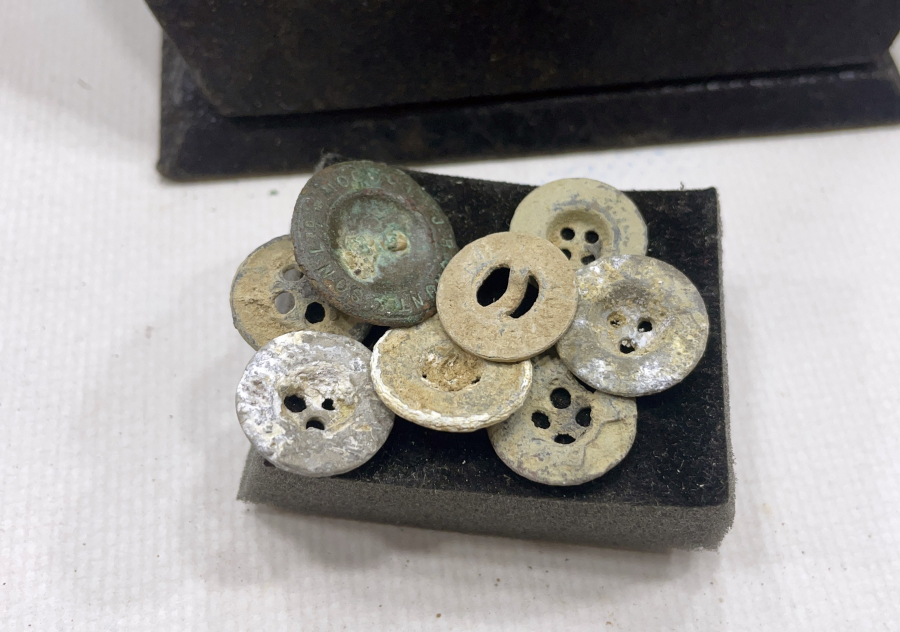 1. DÜNYA SAVAŞI DÖNEMİ İNGİLİZ ASKER DÜĞMELERİ LOTU