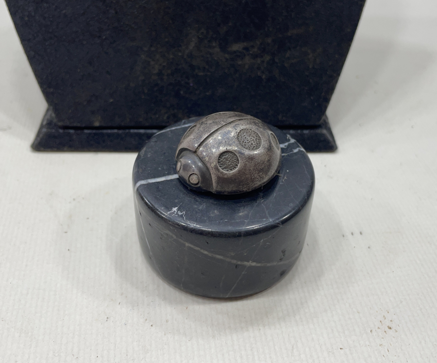 GÜMÜŞ VE MERMERDEN MAMUL AKBANK KAĞIT AĞIRLIĞI