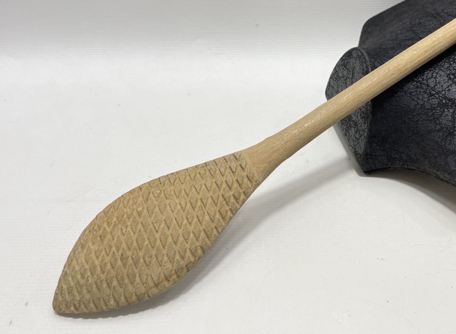 OSMANLI DÖNEMİ AHŞAP ÜZERİ GÜMÜŞ İŞLEMELİ AFYON YAPIMI TEKKE İŞİ SIRT KAŞIYICI