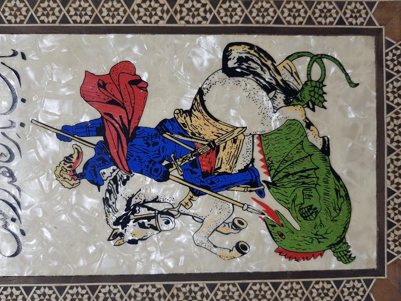 ANTİKA, MARKÜTERİ İŞÇİLİKLİ, EJDERHA ÖLDÜREN AZİZ TEMALI, ÜZERİ DUA YAZILI SEDEF PANO