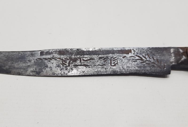 OSMANLICA YAZILI VE TARİHLİ BOYNUZ SAPLI SALDIRMA BIÇAK