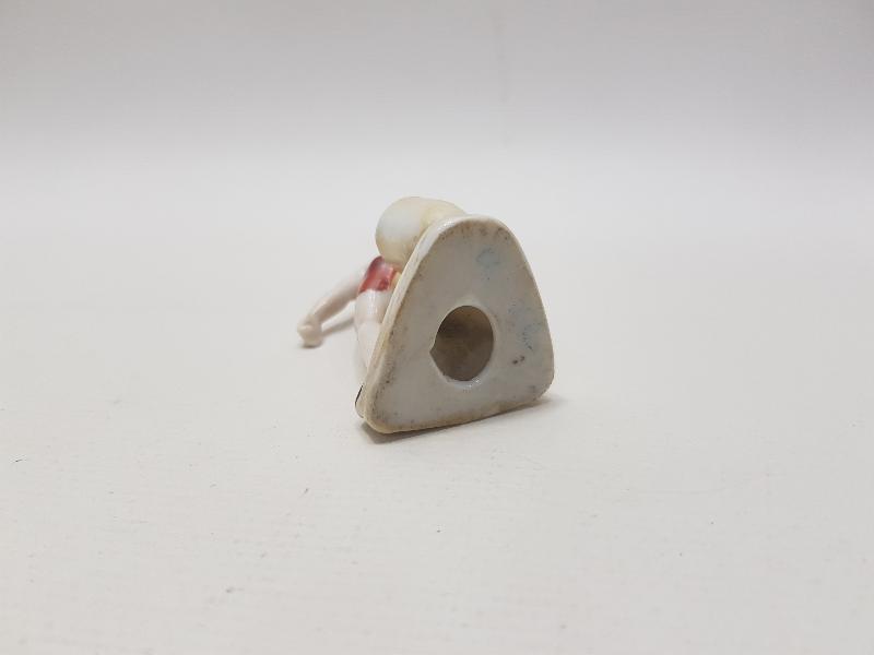 ANTİKA GÜLLECİ FORMLU PORSELEN KALEMLİK