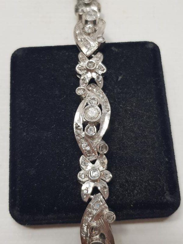 ELMAS VE PIRLANTA TAŞLARLA SÜSLÜ ANAYAR BİLEKLİK