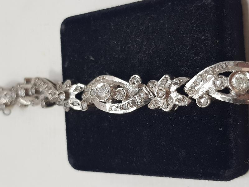 ELMAS VE PIRLANTA TAŞLARLA SÜSLÜ ANAYAR BİLEKLİK