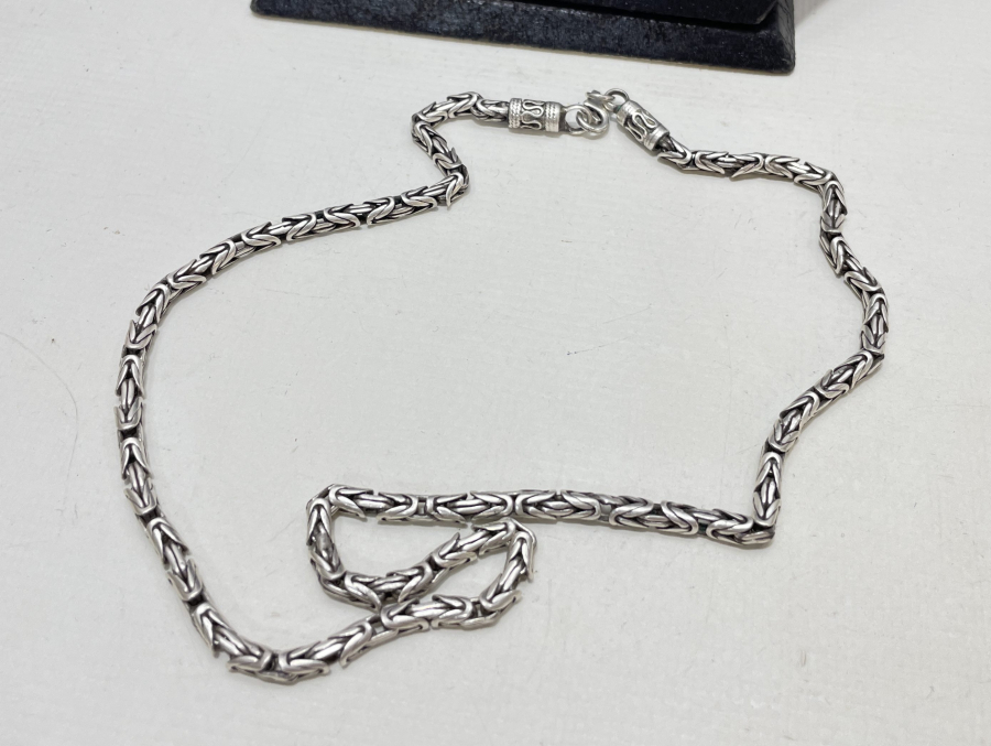 GÜMÜŞ KRAL ZİNCİRİ