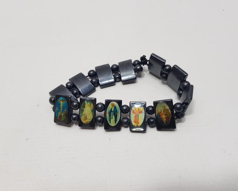 HIRİSTİYAN DİNİ FİGÜRLERLE SÜSLÜ HEMATİT BİLEKLİK