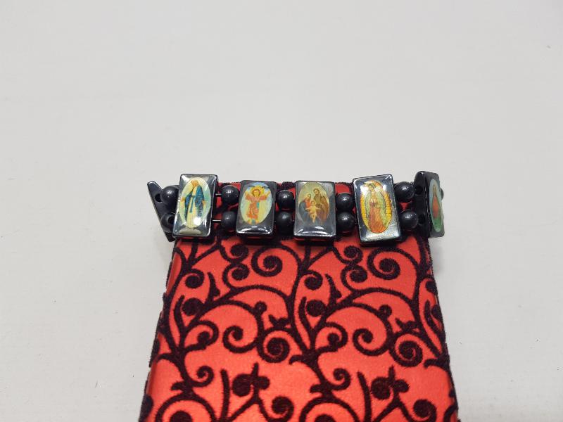 HIRİSTİYAN DİNİ FİGÜRLERLE SÜSLÜ HEMATİT BİLEKLİK