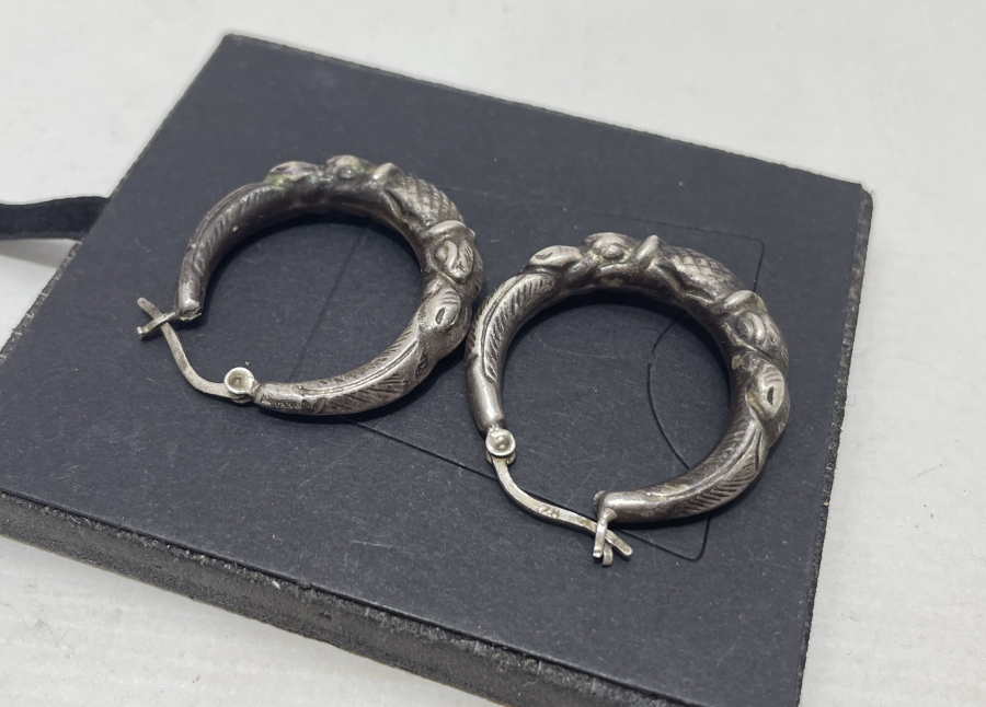 KABARTMA İŞÇİLİKLİ GÜMÜŞ KÜPE