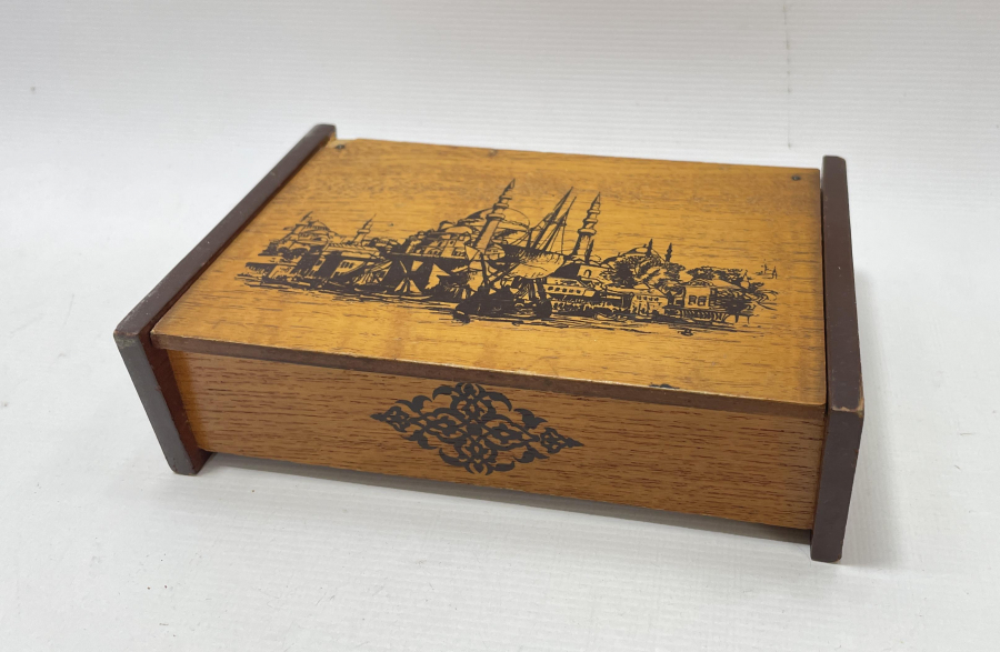 KATİBİM ŞARKISINI ÇALAN ANTİKA MÜCEVHER KUTUSU