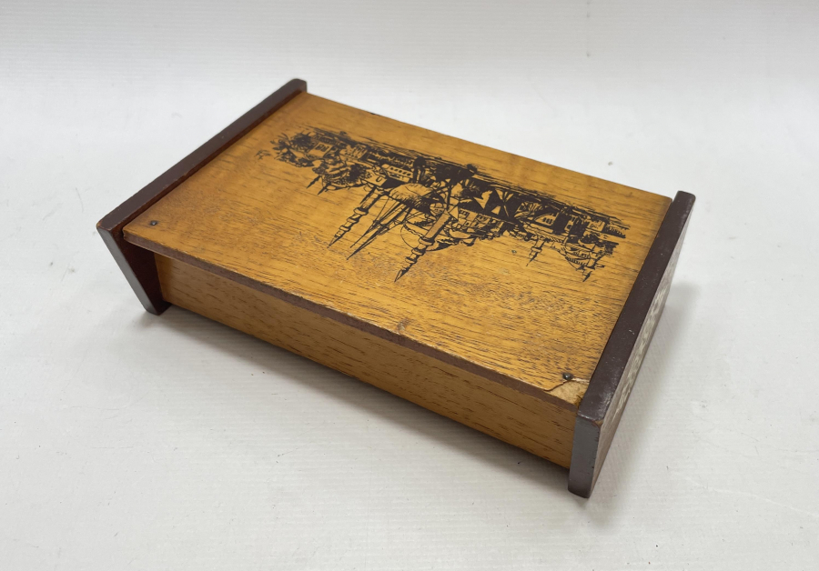 KATİBİM ŞARKISINI ÇALAN ANTİKA MÜCEVHER KUTUSU