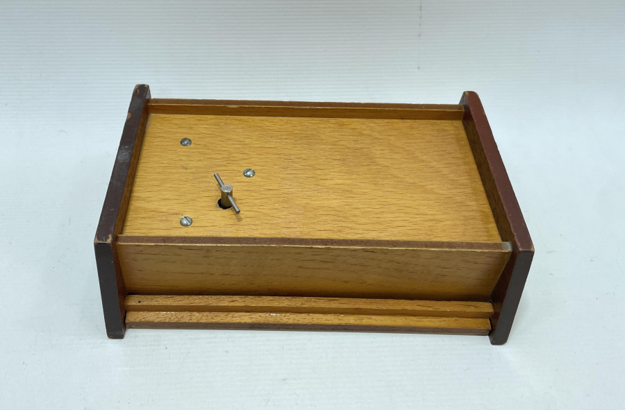 KATİBİM ŞARKISINI ÇALAN ANTİKA MÜCEVHER KUTUSU