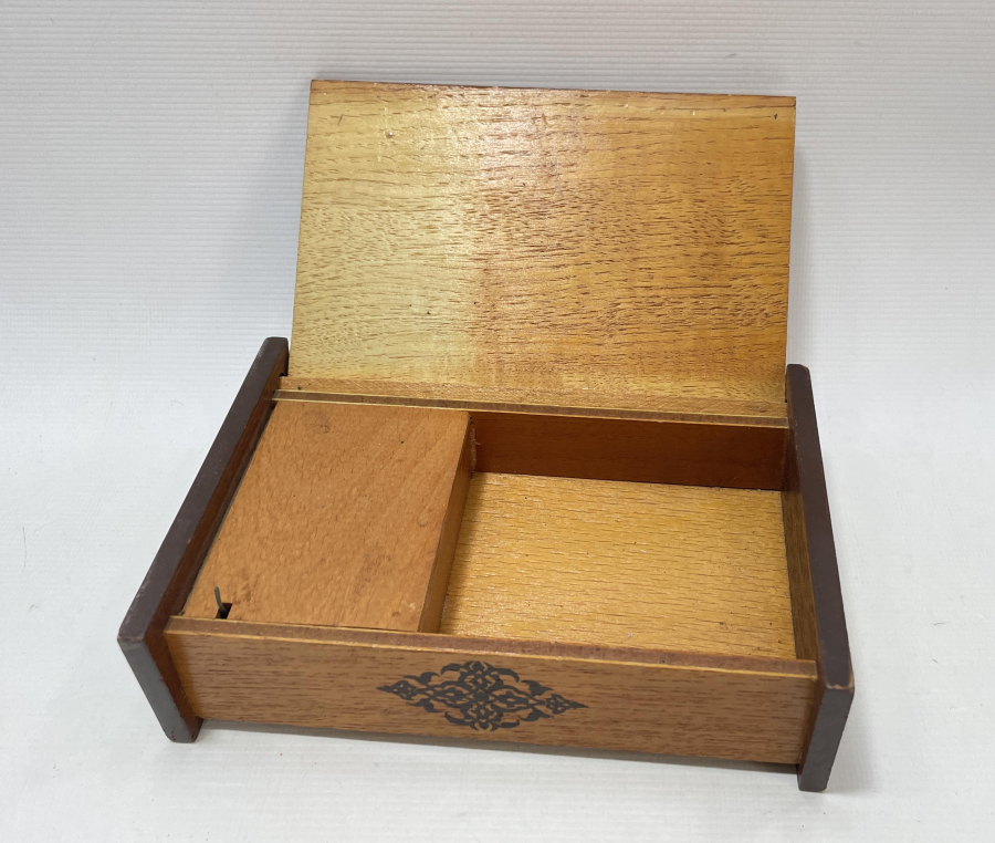 KATİBİM ŞARKISINI ÇALAN ANTİKA MÜCEVHER KUTUSU