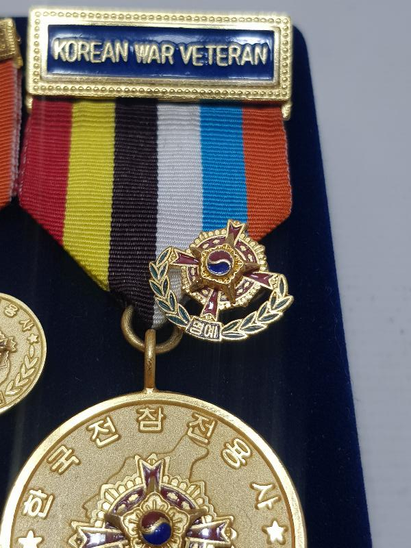 KORE SAVAŞI VETERAN MADALYA VE ROZET LOTU 