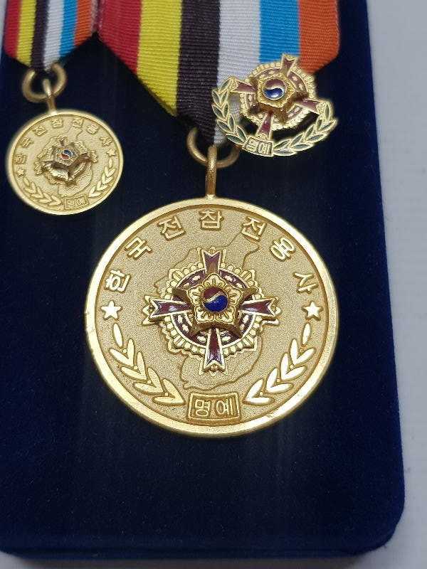 KORE SAVAŞI VETERAN MADALYA VE ROZET LOTU 