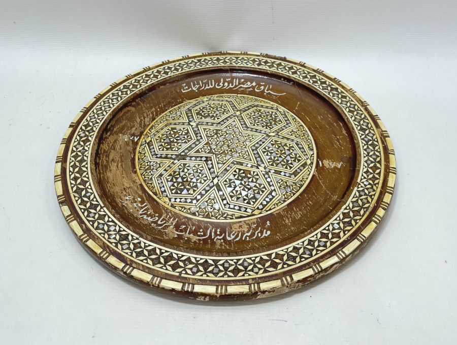 MARKÜTERİ İŞÇİLİKLİ AHŞAPTAN MAMUL ANTİKA DUVAR TABAĞI