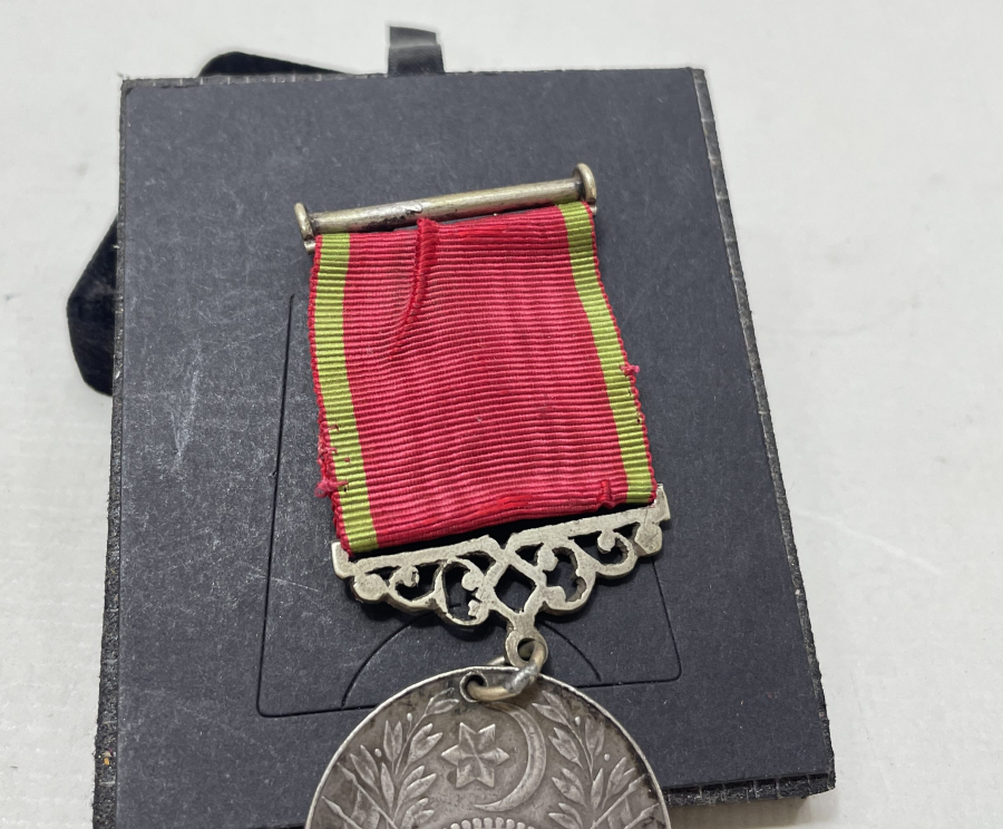 ORJİNAL İPEK KURDELASIYLA NİŞAN-I İFTİHAR MADALYASI