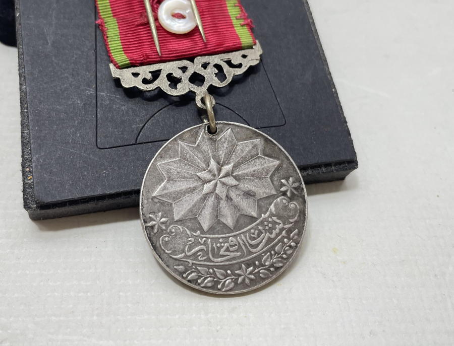 ORJİNAL İPEK KURDELASIYLA NİŞAN-I İFTİHAR MADALYASI