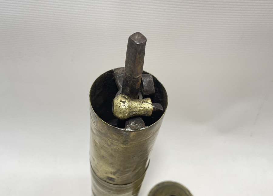 OSMANLI DÖNEMİ ÜZERİ DAMGALI KAHVE DEĞİRMENİ