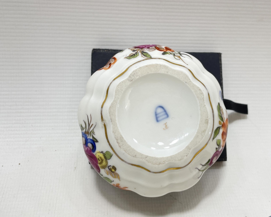 OSMANLI DÖNEMİ ÜZERİ EL BOYAMA VİEN KAPAKLI HOKKA