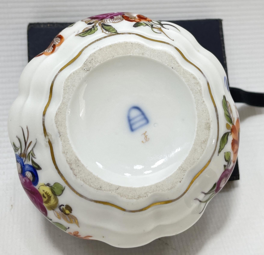 OSMANLI DÖNEMİ ÜZERİ EL BOYAMA VİEN KAPAKLI HOKKA