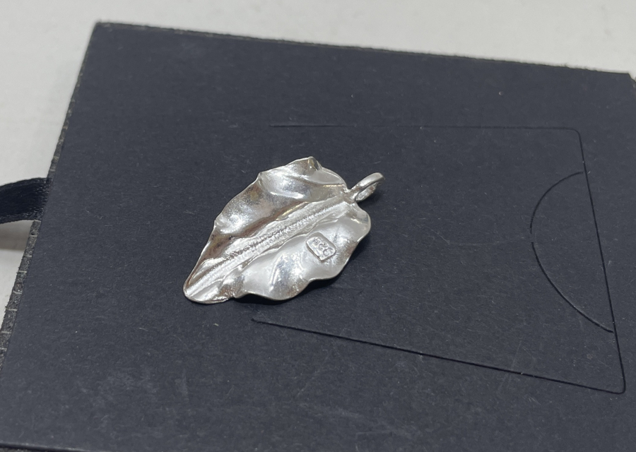 YAPRAK FORMUNDA GÜMÜŞ KOLYE UCU