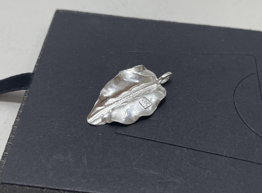 YAPRAK FORMUNDA GÜMÜŞ KOLYE UCU