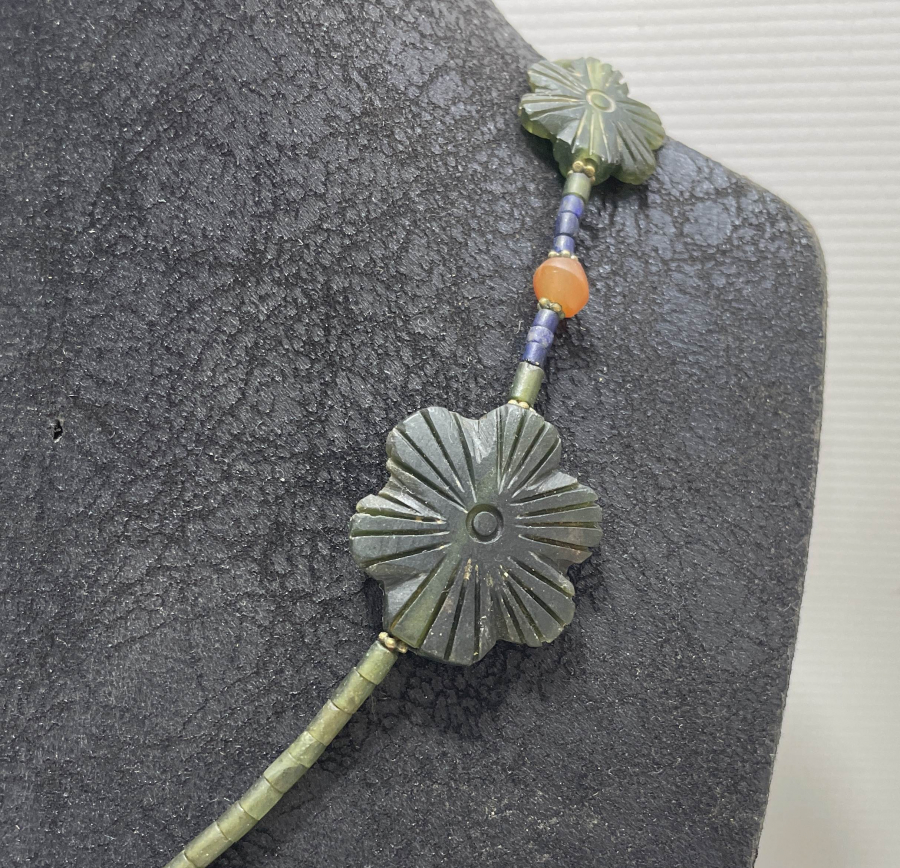 ÖZEL YAPIM EL OYMA DOĞAL TAŞ GERDANLIK