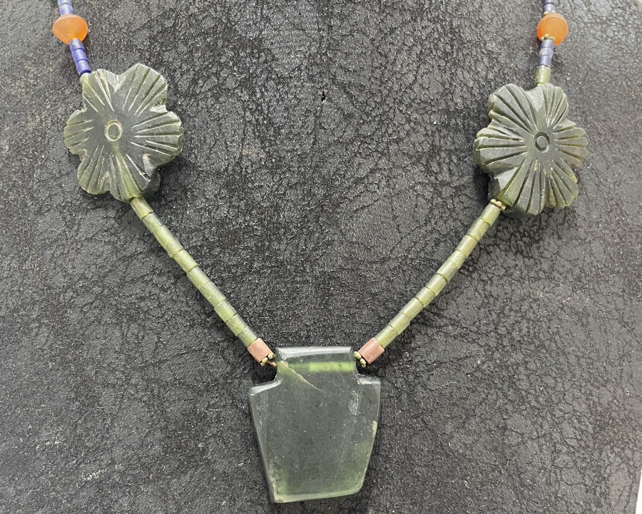 ÖZEL YAPIM EL OYMA DOĞAL TAŞ GERDANLIK