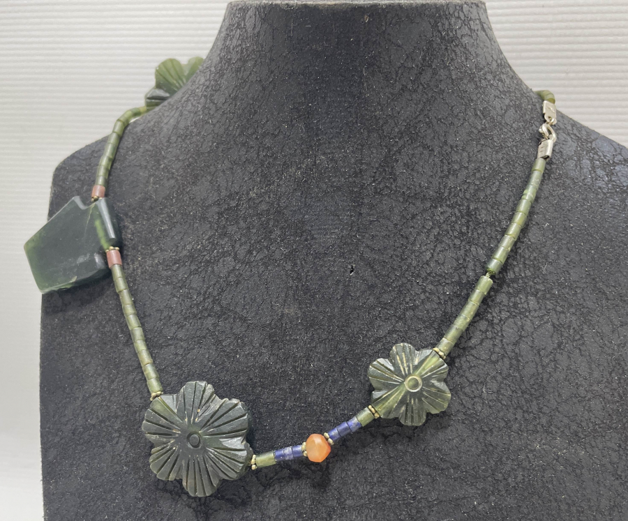 ÖZEL YAPIM EL OYMA DOĞAL TAŞ GERDANLIK