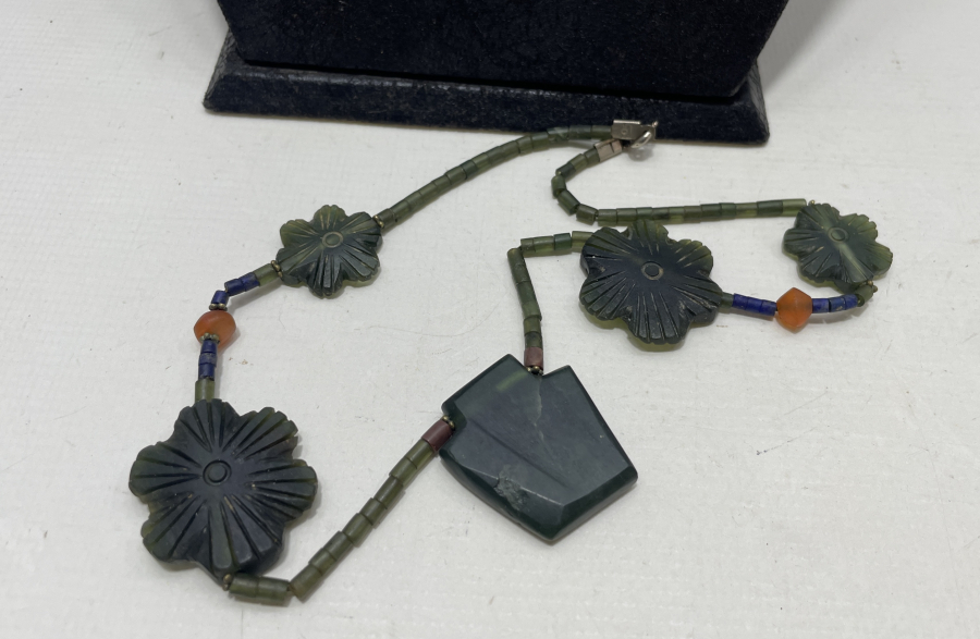 ÖZEL YAPIM EL OYMA DOĞAL TAŞ GERDANLIK