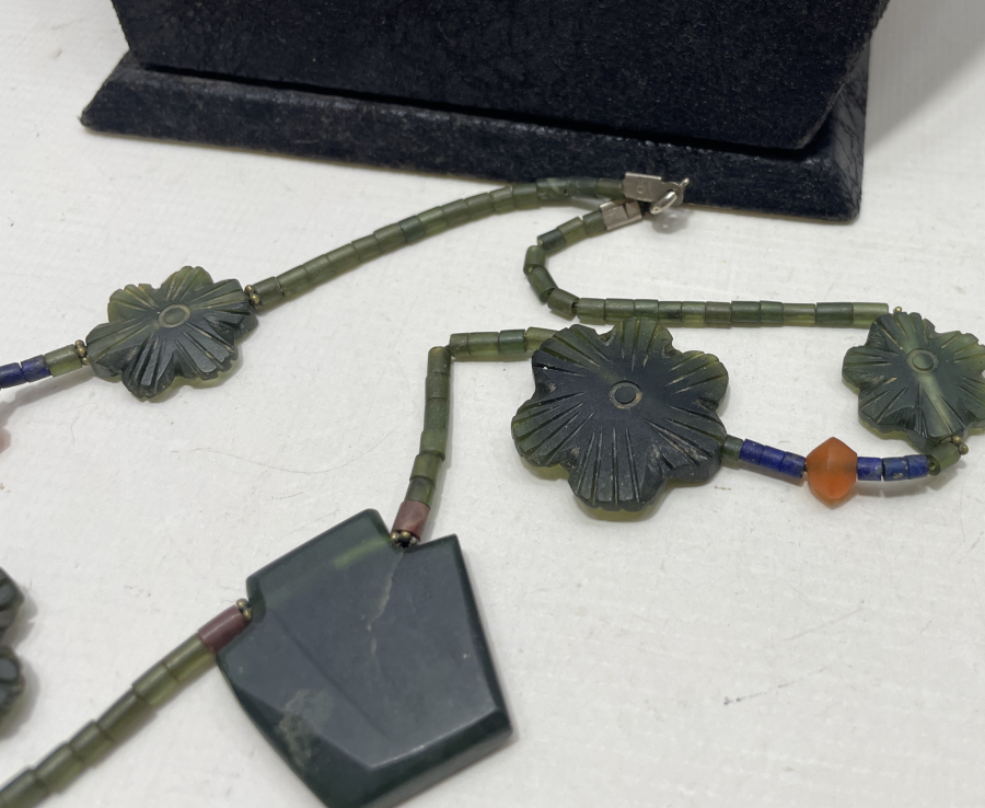 ÖZEL YAPIM EL OYMA DOĞAL TAŞ GERDANLIK